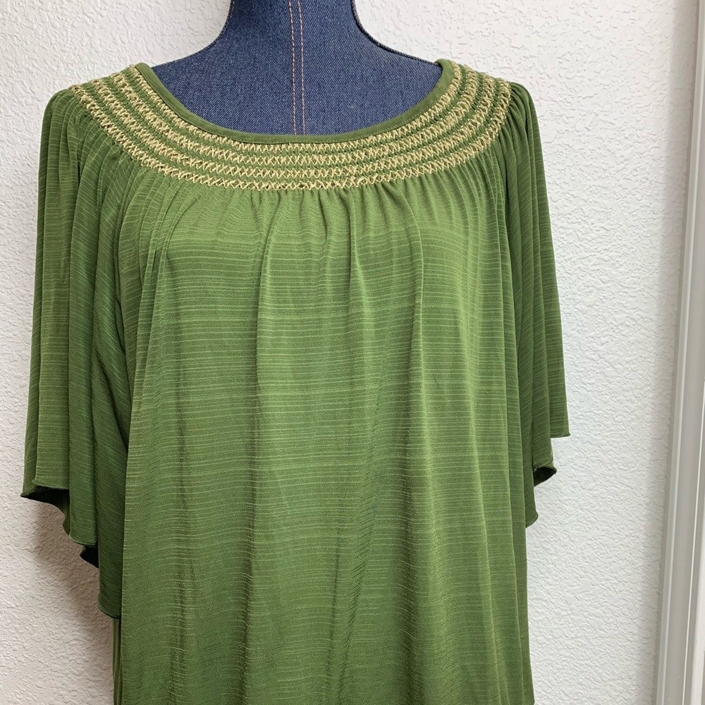 Green Top w/Gold Decorative Collar